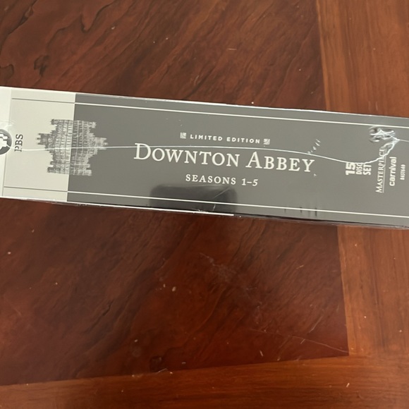 DOWNTON ABBEY Limited Edition DVD Set SEASONS 1-5 Brand New Sealed - Picture 2 of 5